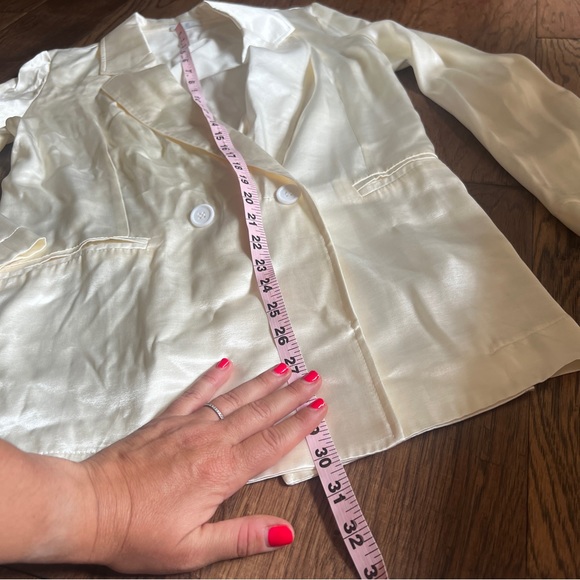 Q2 Satin Blazer - Picture 10 of 15